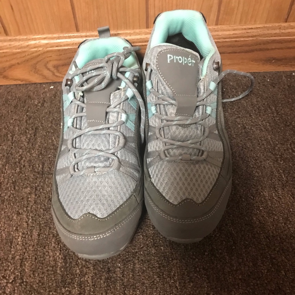 Preowned propet sneaker for women size 10.5